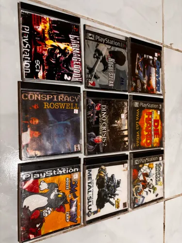 ? Lote de CDs de PlayStation 1 - R$ 250,00