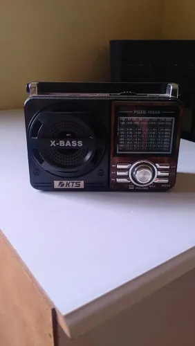 Rádio Portátil KTS X-BASS PGXB-1088A - Som Potente e Estilo Retrô!