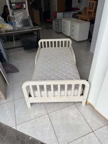 Cama infantil com colchão