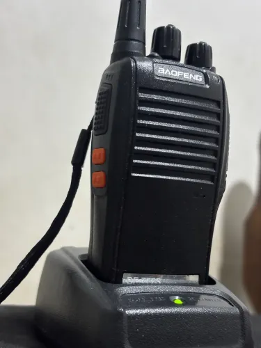 Par de Rádios Walkie Talkie Baofeng BF-777S - 16 Canais