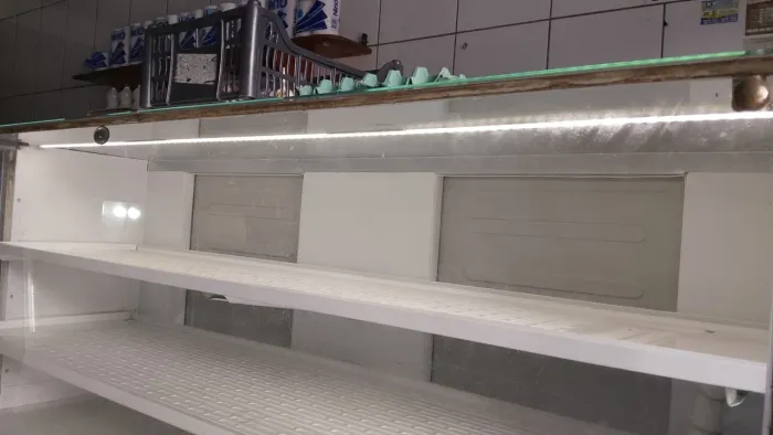 Vendo Balcão gelado de 2 portas iluminação led gelando perfeitamente