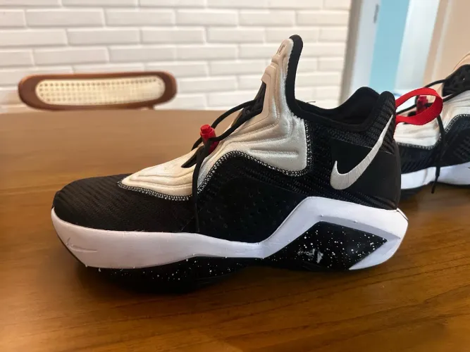 Tênis Nike LeBron Soldier 14 Original Preto e Branco - Tam. 43,5