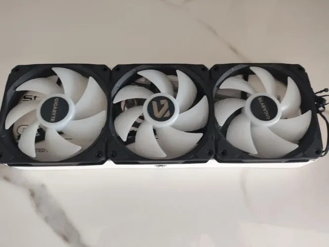 Kit 3 Fans Gigabyte ARGB 120mm (Water Cooler 360) - 2 OK + 1 com ruído