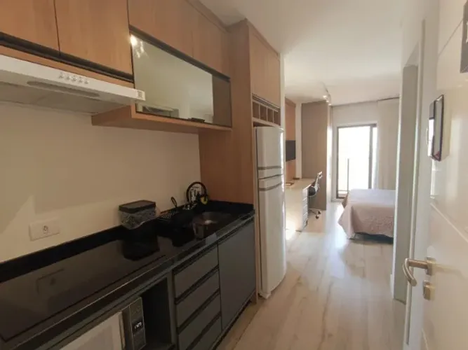 Studio maravilhoso no coração de Curitiba, inteiro mobiliado 29m² a preço de custo.