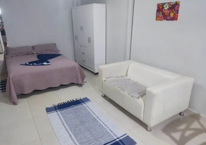 kitinet mobiliada perto do Shopping livre água, luz e internet Wi-fi