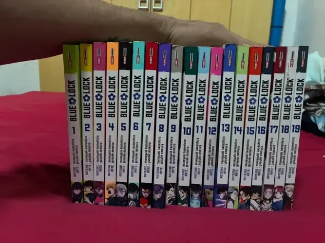 ? COLEÇÃO BLUE LOCK ? VOLUMES 1 AO 19