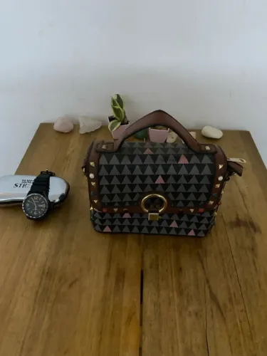 Bolsa de Mão Feminina Estampada com Tachas e Alça