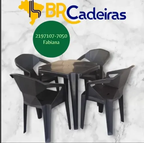 Mesa com cadeiras sofisticadas na cor preta
