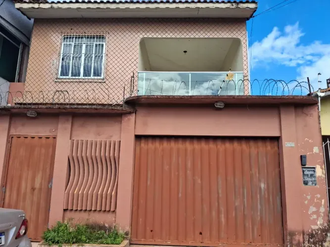 Excelente casa à venda. 3 suítes.
