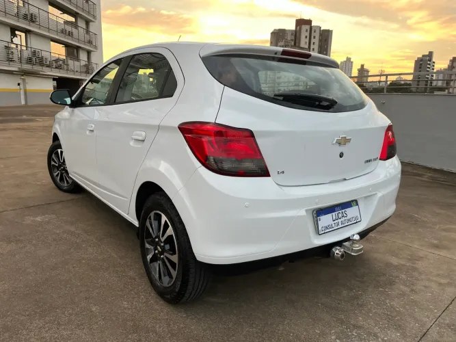 Chevrolet Onix Hatch LTZ 1.4 8V Flex Power Mec. 4P 2015