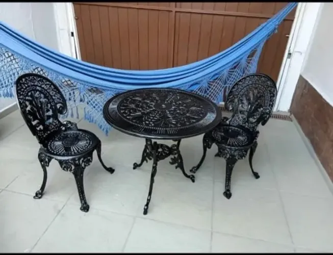 Mesa com duas cadeiras em aluminio fundido Conjunto para jardim