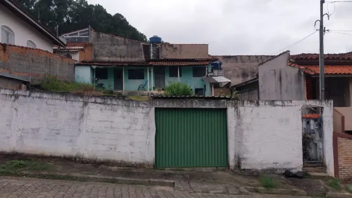 Casa Simples 3 Dormitórios no Centro - Piracaia