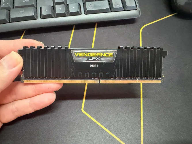 Memória DDR4 8GB Corsair LPX 2666mhz