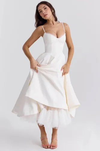 Vestido de festa rodado branco