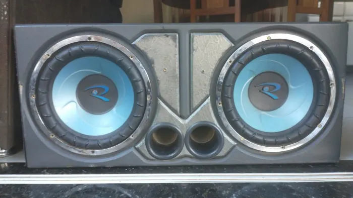 Caixa de som subwoofer 