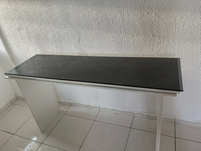 Mesa com vidro 