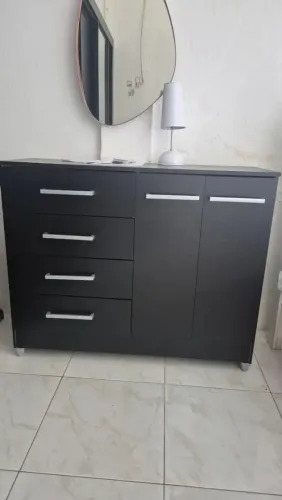 Cômoda com gavetas