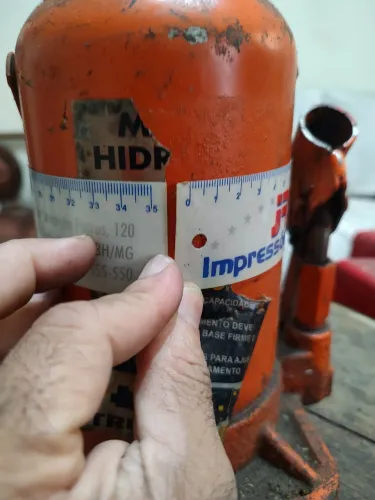 Macaco hidráulico 50 Toneladas precisando reparar, não está subindo.