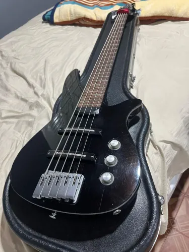 Baixo Yamaha RBX A2 5 cordas
