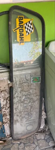 Vidro traseiro da cabine F 1000 e F4000