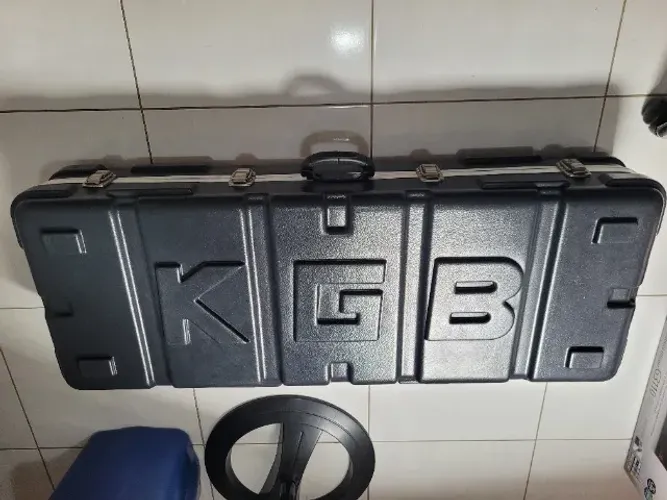 Hard Case KGB para Teclado 61 Teclas - 5 oitavas