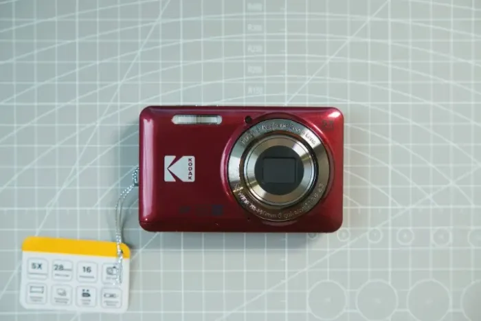 Câmera Kodak Pixpro FZ55 NOVA (vermelha)
