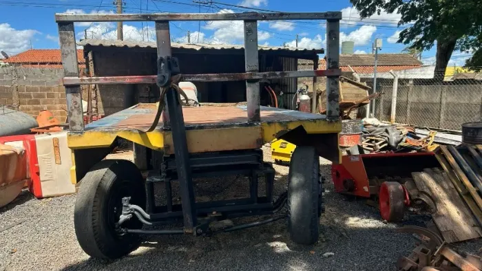 Carreta p/ Trator Reforçado Transporte de  Bag. Vende ou aluga.