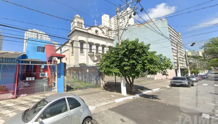 Terreno à venda em Aclimação.
