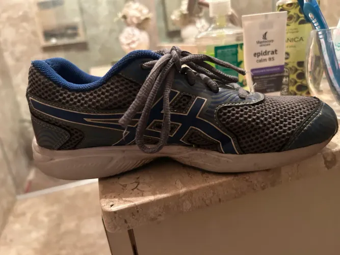 TÊNIS ASICS BUZZ4 INFANTIL AZUL TAMANHO 36 EM BOM ESTADO