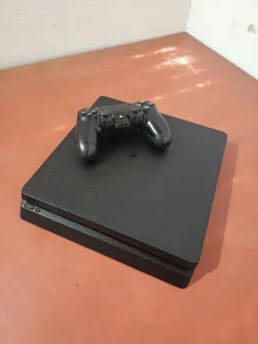 PS4 Slim 1TB com 30 Jogos e Controle Original