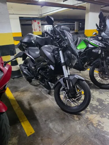 Dominar Bajaj 400- pouco uso, bem conservada