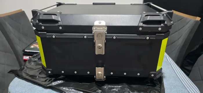 Bau de aluminio de 65 litros para moto