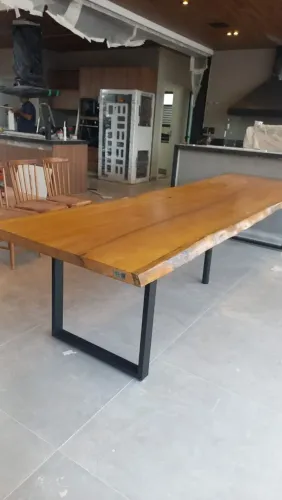Mesa madeira maciça, rústica, borda organica