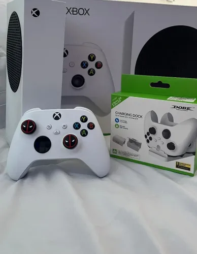 Combo Xbox Series S + Controle Estilizado + Base Carregadora