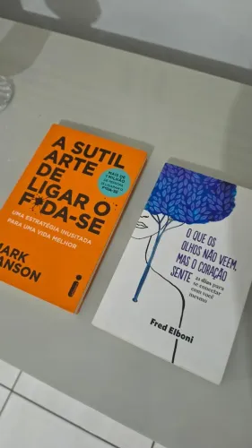 A sutil arte de ligar o f*da-se e O que os olhos no veem, mas o coração sentep