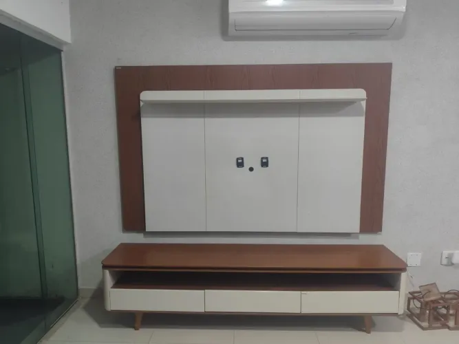 Rack com Painel para TV - Madeira/Off-White - Excelente estado