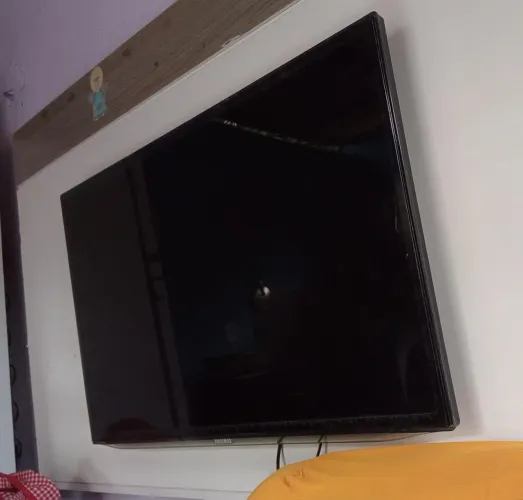 Vendo Duas televisão para retirada de peças 