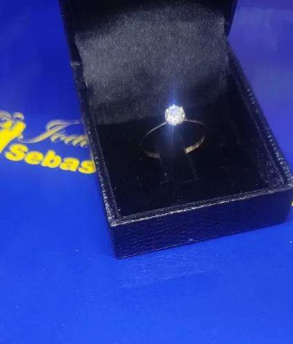 Anel Solitário Debutante 15 Anos Festas Pedra Zircônia 5 mm Ouro 18 Kilates Peso 1.12 Gram