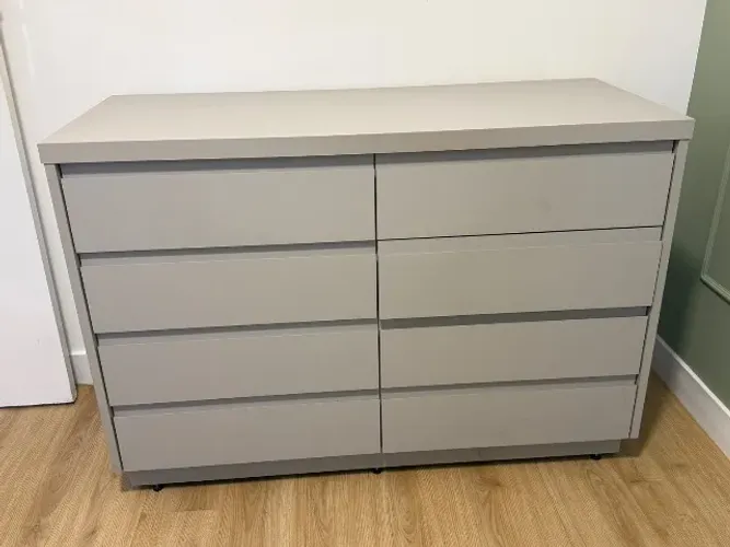 Cômoda com 8 gavetas
