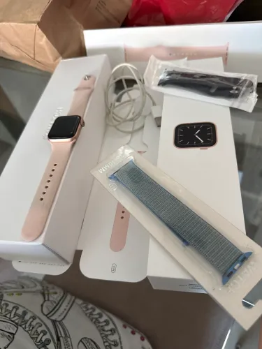 Mãe puérpera vende Apple Watch Series 5 