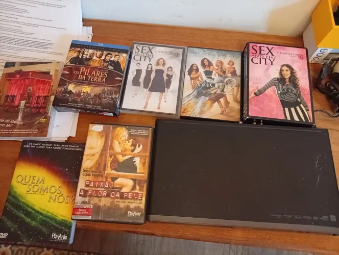 DVD player com 12 DVDs originais