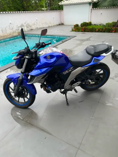 Moto muito nova .