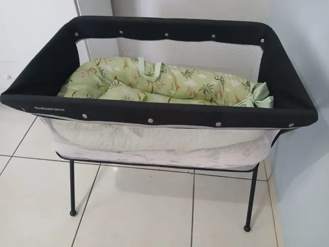 vende se kit berço portátil, colchão novinho, vem com um ninho com travesseiro