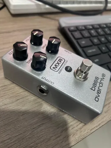 Pedal Bass Overdrive para Baixo da MXR M89