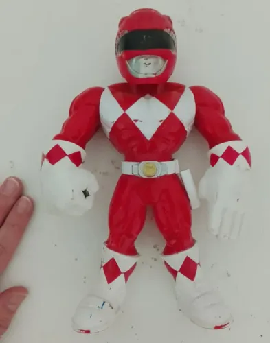 Boneco do Power Rangers, permite você rotacionar os membros e a cabeça dele, só 5 Reais
