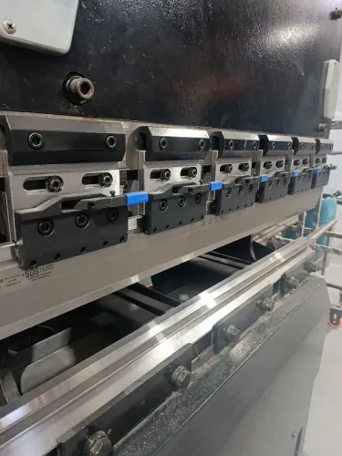Dobradeira CNC Amada