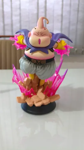 Estátua Majin Boo