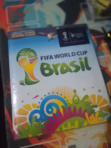 Álbum de figurinhas da Copa do Mundo Brasil 2014 COMPLETO (RARIDADE SEM DETALHES)