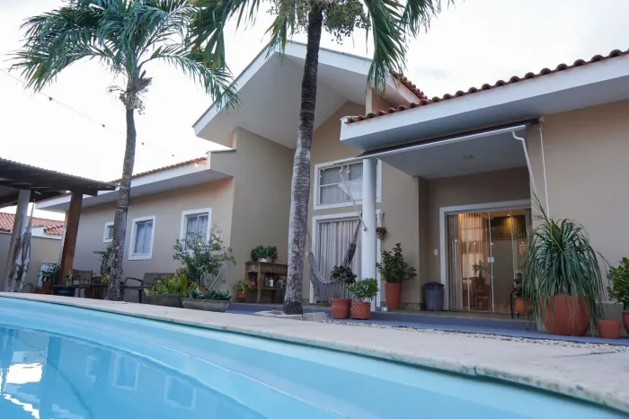 Belíssima Casa em Condomínio de Alto Padrão.