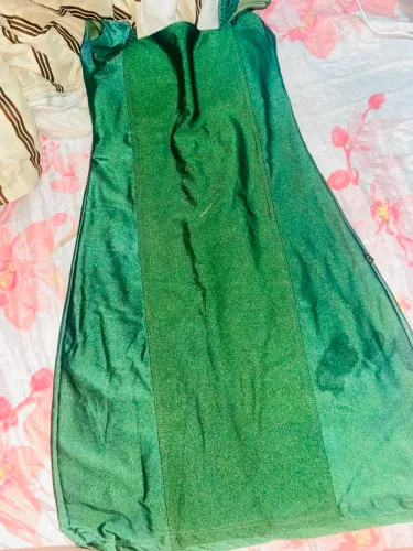 Vestido verde curto brilhoso